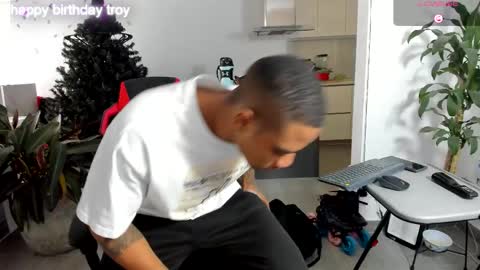 Snapshot of troywesly_ chatting on December 2025 05:41:01 PM Troy wesly online show from December 2025 05:41:01 PM