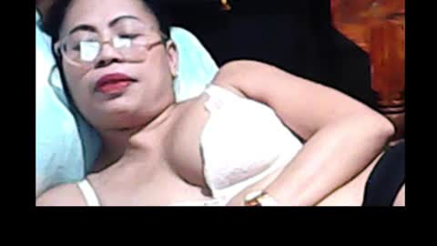 Snapshot of truefilipinabeauty chatting on November 2025 09:48:02 AM emily online show from November 2025 09:48:02 AM