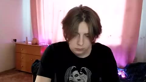 Snapshot of trypophob1a chatting on January 2025 02:37:01 AM Emilum online show from January 2025 02:37:01 AM