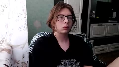 Snapshot of trypophob1a chatting on March 2026 08:32:02 AM Emilum online show from March 2026 08:32:02 AM