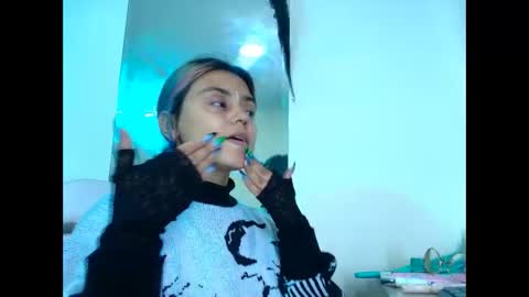 Snapshot of tsuki_nekoo chatting on November 2025 01:11:01 AM Tsukineko online show from November 2025 01:11:01 AM