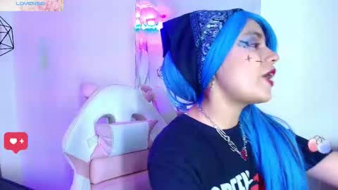 Snapshot of tsuki_nekoo chatting on November 2025 02:32:02 AM Tsukineko online show from November 2025 02:32:02 AM