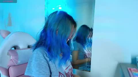 Snapshot of tsuki_nekoo chatting on November 2025 02:11:02 AM Tsukineko online show from November 2025 02:11:02 AM