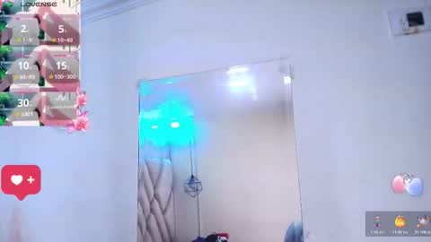 Snapshot of tsuki_nekoo chatting on December 2025 02:43:02 AM Tsukineko online show from December 2025 02:43:02 AM