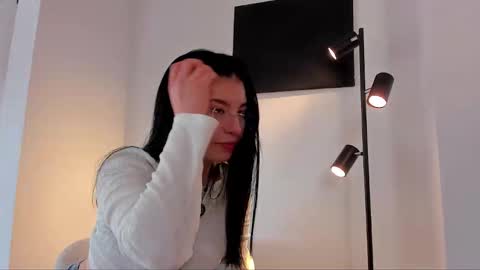 Snapshot of tsukys_spell chatting on November 2025 06:09:02 PM Tsuky online show from November 2025 06:09:02 PM