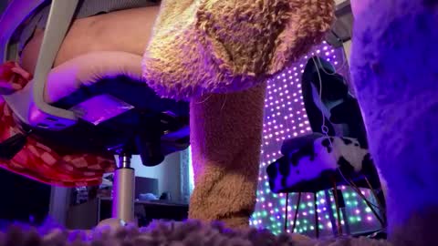 MOCHI NEXT DOOR online show from October 2025 04:41:01 PM