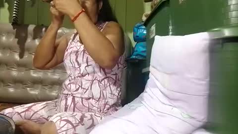 Mae online show from November 2025 08:41:01 PM