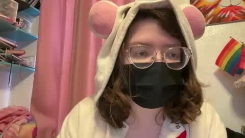 Snapshot of tulipisnotaperson chatting on February 2026 07:45:01 PM Tulip online show from February 2026 07:45:01 PM