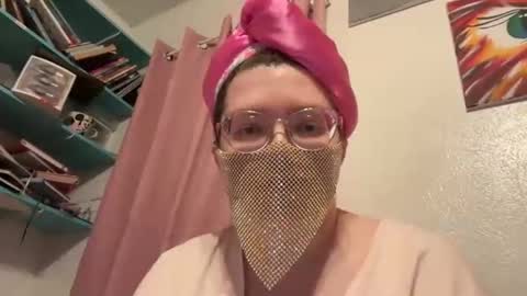 Snapshot of tulipisnotaperson chatting on February 2026 02:45:01 AM Tulip online show from February 2026 02:45:01 AM