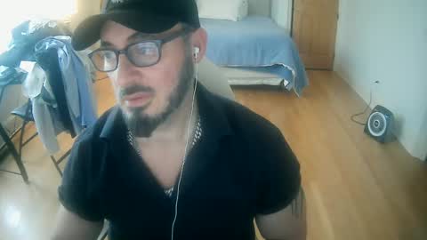 Snapshot of tuscan_taurus chatting on November 2025 02:06:01 PM tuscan_taurus online show from November 2025 02:06:01 PM