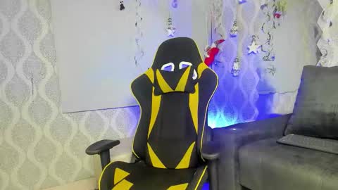 Snapshot of twink_davidx chatting on December 2025 07:53:02 PM Dani online show from December 2025 07:53:02 PM