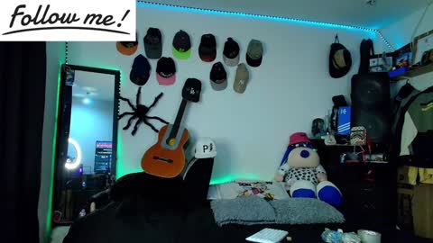 Snapshot of twink_sebas_ chatting on December 2024 10:52:02 PM Bad boy sebastian online show from December 2024 10:52:02 PM