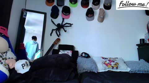 Snapshot of twink_sebas_ chatting on December 2024 04:20:01 PM Bad boy sebastian online show from December 2024 04:20:01 PM