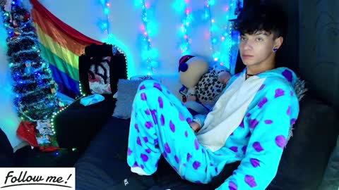 Snapshot of twink_sebas_ chatting on December 2024 10:03:02 PM Bad boy sebastian online show from December 2024 10:03:02 PM