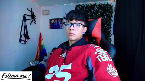 Snapshot of twink_sebas_ chatting on January 2025 07:15:01 PM Bad boy sebastian online show from January 2025 07:15:01 PM