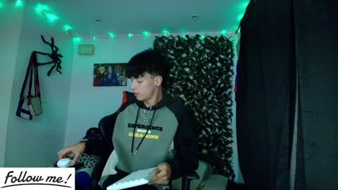 Snapshot of twink_sebas_ chatting on January 2025 06:54:01 AM Bad boy sebastian online show from January 2025 06:54:01 AM