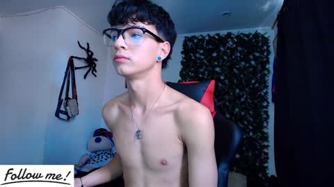 Snapshot of twink_sebas_ chatting on January 2025 04:05:01 PM Bad boy sebastian online show from January 2025 04:05:01 PM