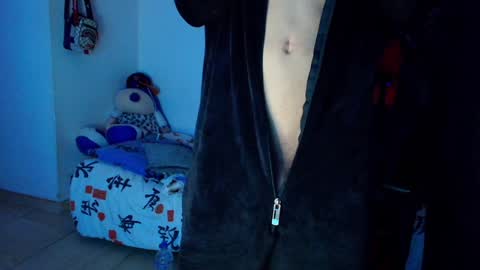 Snapshot of twink_sebas_ chatting on January 2025 05:40:02 AM Bad boy sebastian online show from January 2025 05:40:02 AM