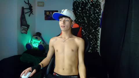 Snapshot of twink_sebas_ chatting on February 2025 12:39:01 AM Bad boy sebastian online show from February 2025 12:39:01 AM