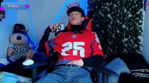 Snapshot of twink_sebas_ chatting on February 2025 07:25:02 PM Bad boy sebastian online show from February 2025 07:25:02 PM