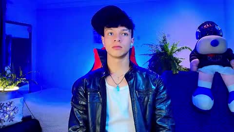 Snapshot of twink_sebas_ chatting on October 2025 01:39:03 AM Bad boy sebastian online show from October 2025 01:39:03 AM