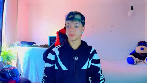 Snapshot of twink_sebas_ chatting on November 2025 03:27:01 PM Bad boy sebastian online show from November 2025 03:27:01 PM