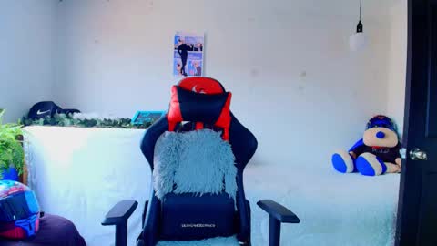 Snapshot of twink_sebas_ chatting on November 2025 03:56:02 PM Bad boy sebastian online show from November 2025 03:56:02 PM