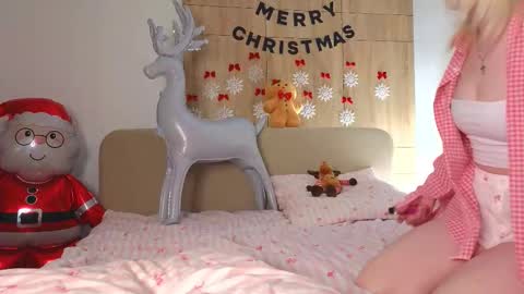 twinklefluff online show from December 2025 04:25:02 PM