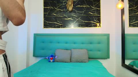 Snapshot of twinslovers_ chatting on October 2025 05:17:02 AM twinslovers_ online show from October 2025 05:17:02 AM