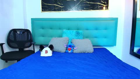 Snapshot of twinslovers_ chatting on October 2025 05:06:01 AM twinslovers_ online show from October 2025 05:06:01 AM