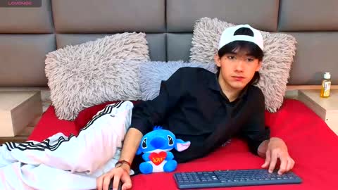 Snapshot of twinslovers_ chatting on October 2025 12:52:02 AM twinslovers_ online show from October 2025 12:52:02 AM