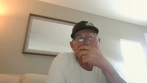 Snapshot of twistedtrucker chatting on April 2026 09:12:01 PM twistedtrucker online show from April 2026 09:12:01 PM