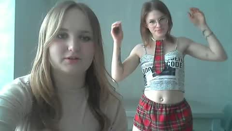 Lina and Katia online show from April 2026 11:10:02 AM