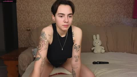 Snapshot of twobabesweet chatting on June 2026 04:57:01 AM Welcome guys We Lili and Vic PVT open online show from June 2026 04:57:01 AM