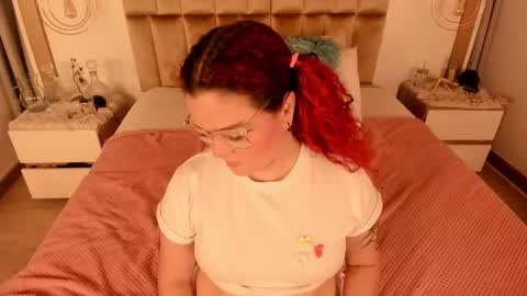 Snapshot of twwiiggy19 chatting on January 2025 03:22:01 AM Twiggy online show from January 2025 03:22:01 AM