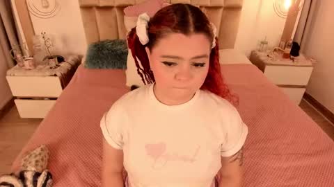 Snapshot of twwiiggy19 chatting on January 2025 08:21:02 PM Twiggy online show from January 2025 08:21:02 PM