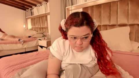 Snapshot of twwiiggy19 chatting on January 2025 11:13:01 PM Twiggy online show from January 2025 11:13:01 PM