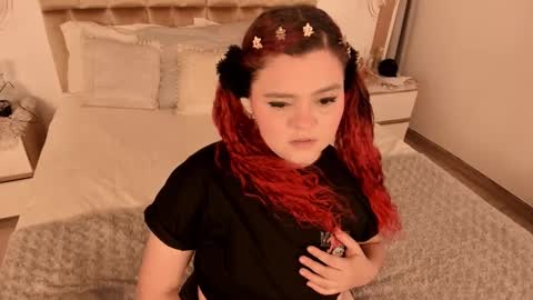 Snapshot of twwiiggy19 chatting on January 2025 08:12:01 PM Twiggy online show from January 2025 08:12:01 PM