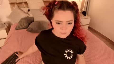 Snapshot of twwiiggy19 chatting on February 2025 08:05:02 PM Twiggy online show from February 2025 08:05:02 PM