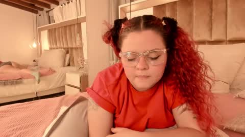 Snapshot of twwiiggy19 chatting on February 2025 11:55:02 PM Twiggy online show from February 2025 11:55:02 PM