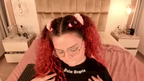 Snapshot of twwiiggy19 chatting on February 2025 02:57:02 AM Twiggy online show from February 2025 02:57:02 AM