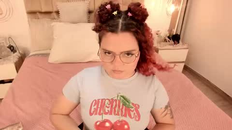 Snapshot of twwiiggy19 chatting on February 2025 08:45:01 PM Twiggy online show from February 2025 08:45:01 PM