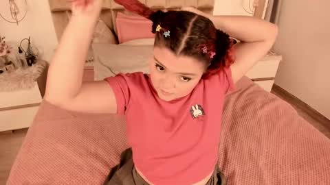 Snapshot of twwiiggy19 chatting on February 2025 08:00:01 PM Twiggy online show from February 2025 08:00:01 PM