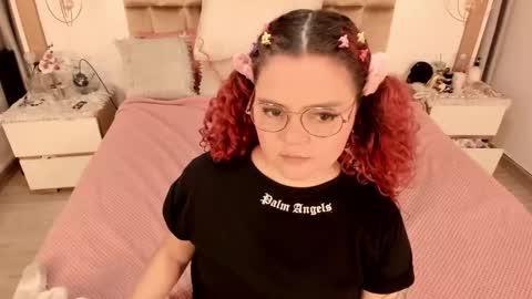 Snapshot of twwiiggy19 chatting on February 2025 08:25:01 PM Twiggy online show from February 2025 08:25:01 PM