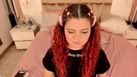 Snapshot of twwiiggy19 chatting on February 2025 03:06:02 AM Twiggy online show from February 2025 03:06:02 AM