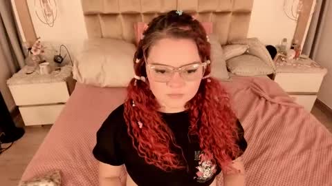 Snapshot of twwiiggy19 chatting on February 2025 09:03:02 PM Twiggy online show from February 2025 09:03:02 PM