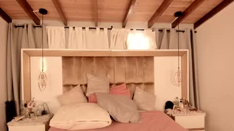 Snapshot of twwiiggy19 chatting on February 2025 09:09:01 PM Twiggy online show from February 2025 09:09:01 PM