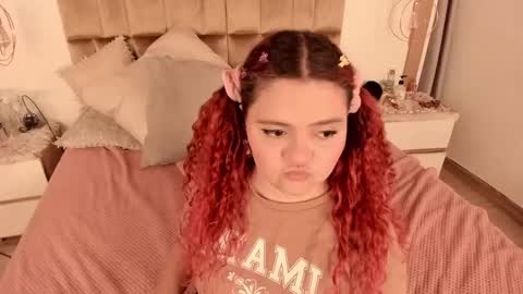 Snapshot of twwiiggy19 chatting on February 2025 04:07:01 AM Twiggy online show from February 2025 04:07:01 AM