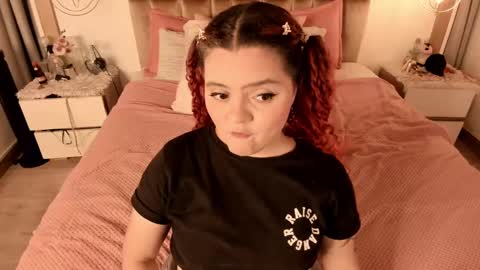 Snapshot of twwiiggy19 chatting on February 2025 08:33:02 PM Twiggy online show from February 2025 08:33:02 PM