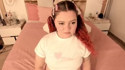 Snapshot of twwiiggy19 chatting on March 2025 08:11:01 PM Twiggy online show from March 2025 08:11:01 PM